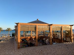 Der Yoga Pavillon im Breakers bei einer Yogastunde